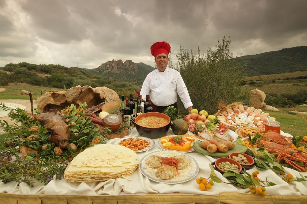 Hotel Ristorante La Tana Di Li Mazzoni Trinità dʼAgultu Zewnętrze zdjęcie