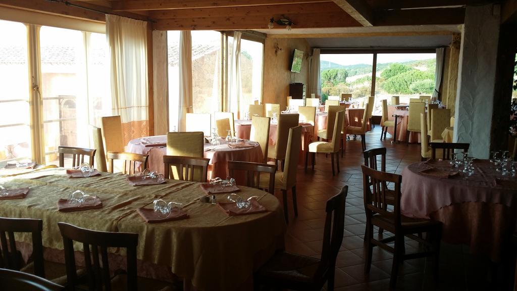 Hotel Ristorante La Tana Di Li Mazzoni Trinità dʼAgultu Zewnętrze zdjęcie