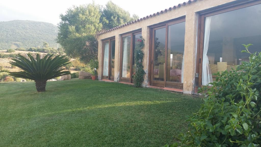 Hotel Ristorante La Tana Di Li Mazzoni Trinità dʼAgultu Zewnętrze zdjęcie