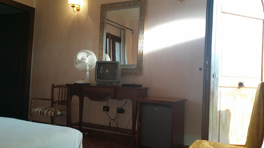 Hotel Ristorante La Tana Di Li Mazzoni Trinità dʼAgultu Zewnętrze zdjęcie
